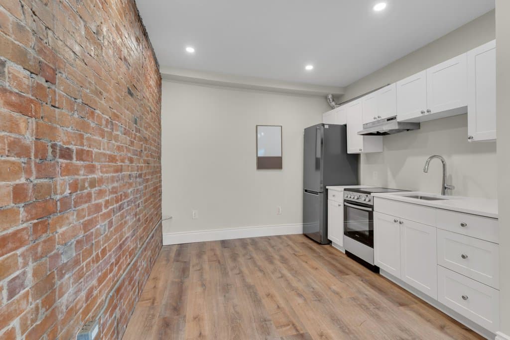 196 Queen Street, photo 6 of 13