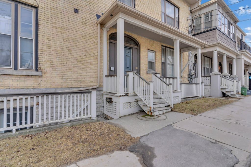 196 Queen Street, photo 2 of 13