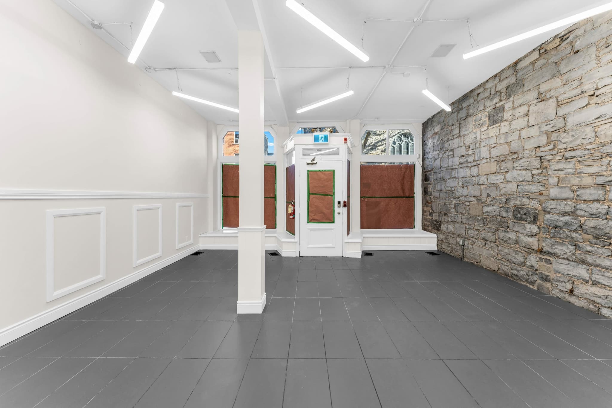 330 Princess Street, photo 2 of 10