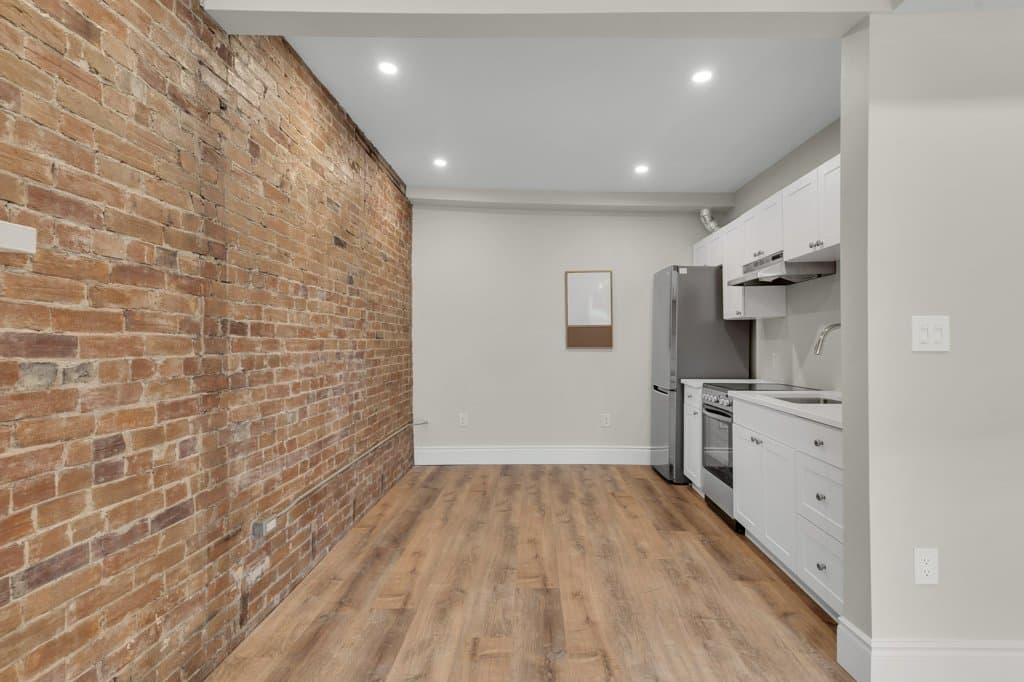 196 Queen Street, photo 4 of 13