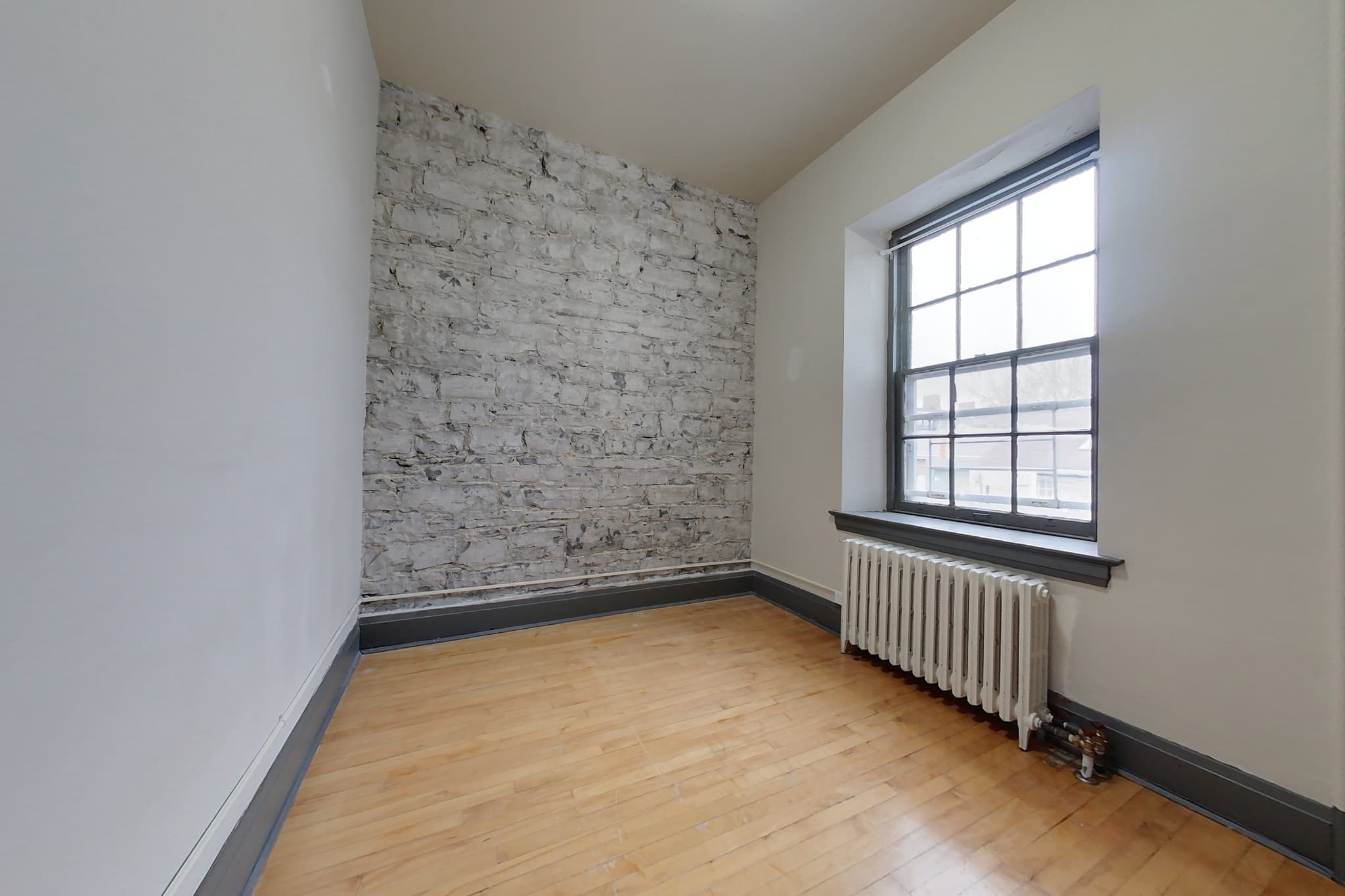 322 Princess Street, photo 3 of 16