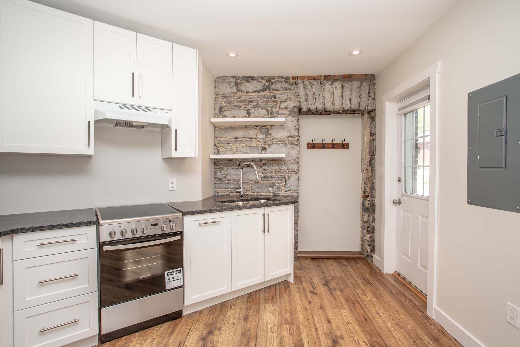 205 Sydenham Street, photo 3 of 15