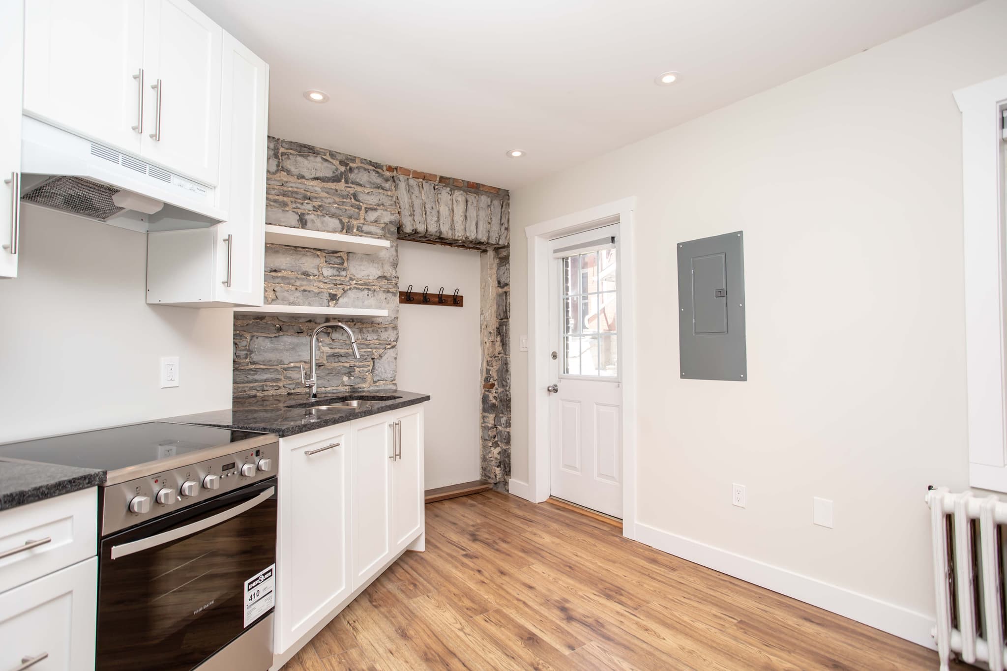 205 Sydenham Street, photo 4 of 15
