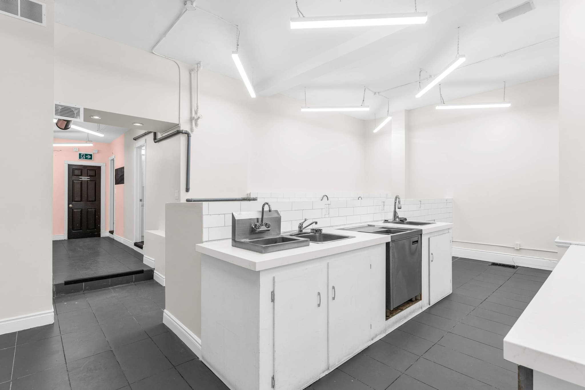 330 Princess Street, photo 5 of 10